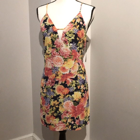 Forever 21 Contemporary Floral Dress - Picture 2 of 8